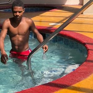 Meet your Posher, Travis